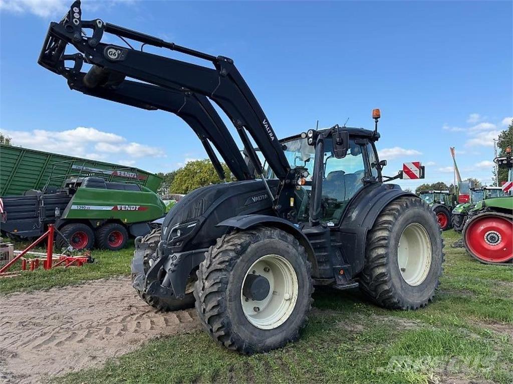 Valtra T 254 Versu الجرارات