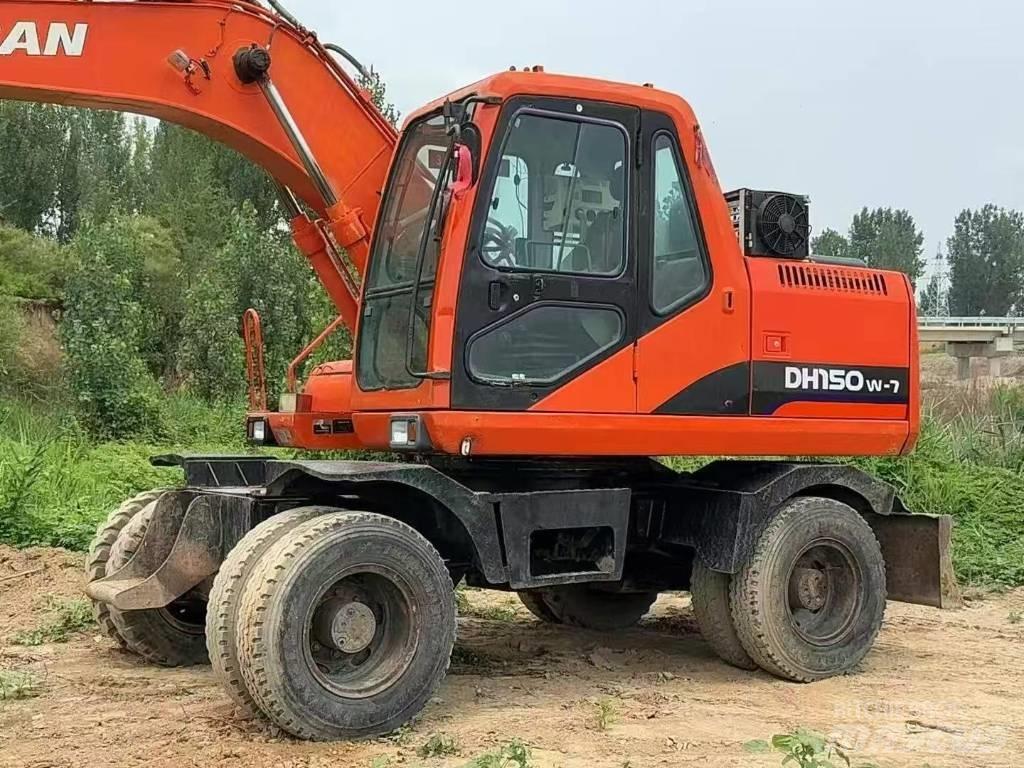 Doosan 150 W-7 حفارات بعجل