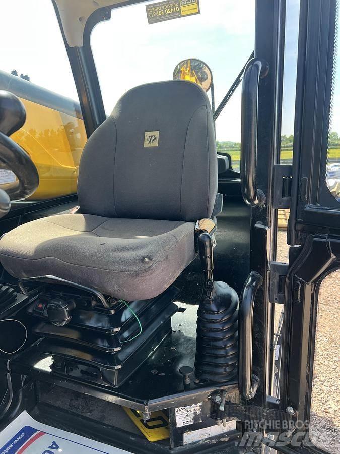 JCB 535-95 مناولات متداخلة