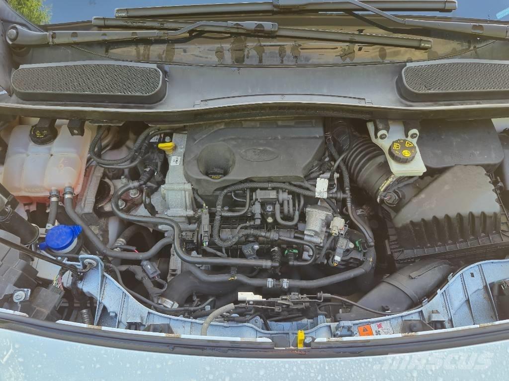 Ford Transit Connect شاحنة مقفلة