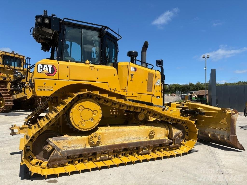 CAT D 6 LGP بلدوزرات مجنزرة