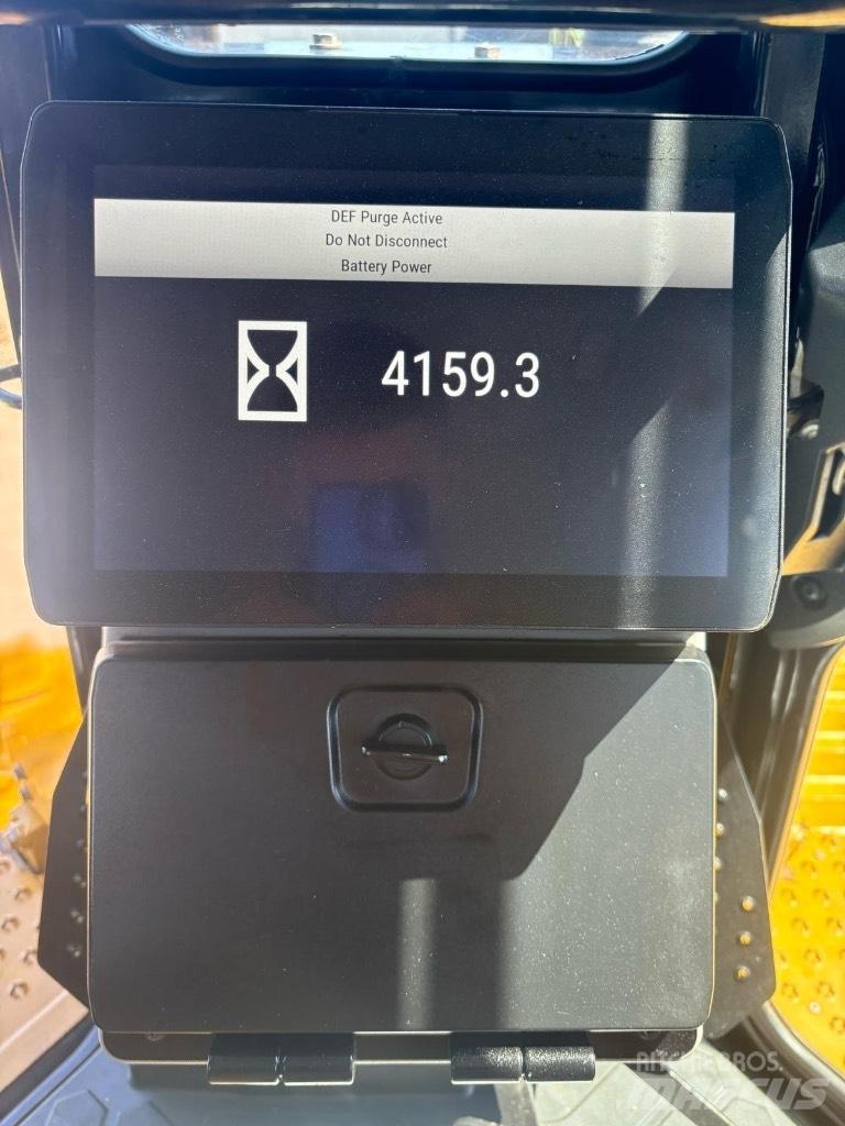 CAT D 6 LGP بلدوزرات مجنزرة