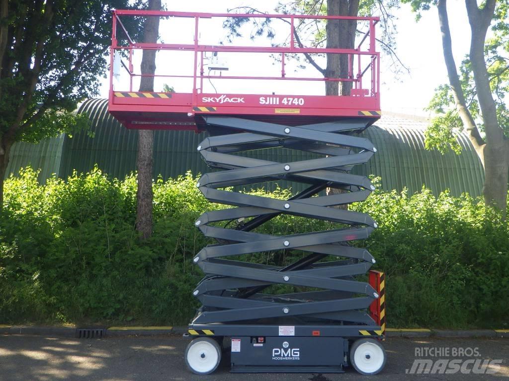 SkyJack SJ4740 رافعات مقصية الشكل