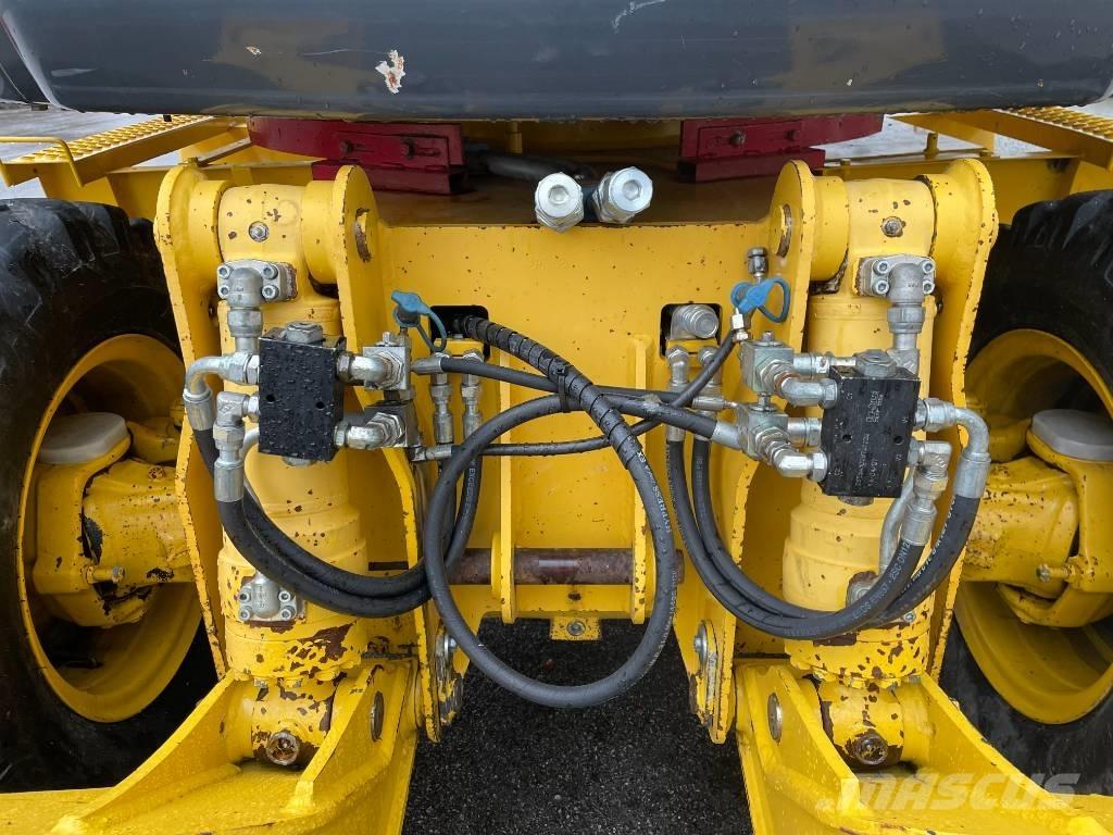 Komatsu PW 98 MR-8 حفارات بعجل