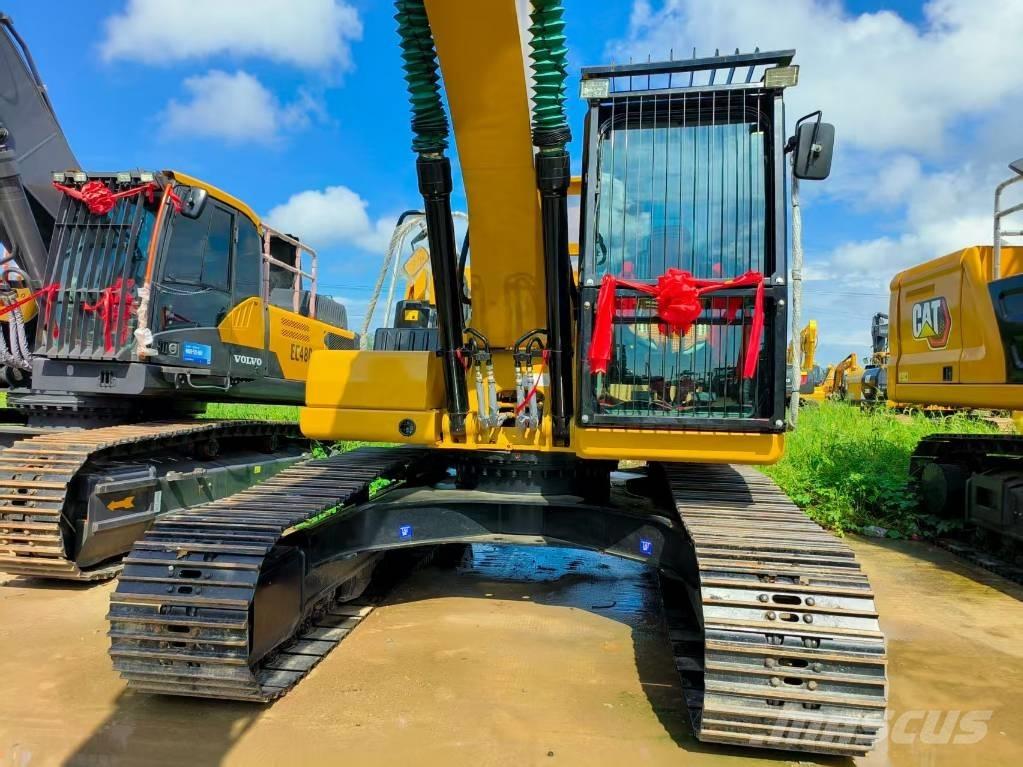 CAT 320 حفارات زحافة