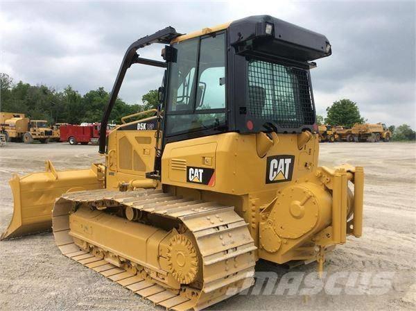 CAT D 5 K LGP بلدوزرات مجنزرة