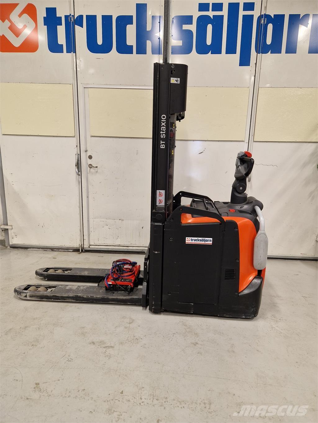 Toyota SPE120L شاحنات مناولة ذاتية الدفع