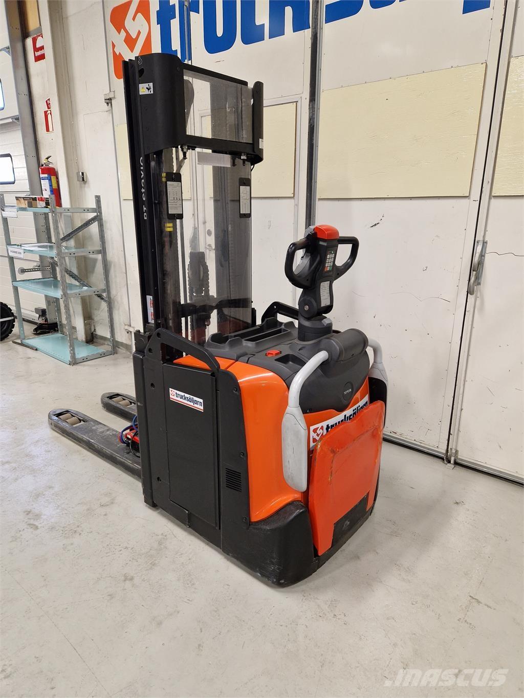 Toyota SPE120L شاحنات مناولة ذاتية الدفع