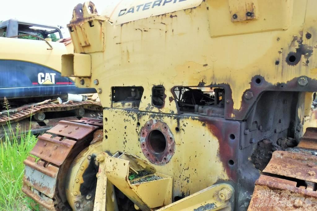 CAT D 8 K بلدوزرات مجنزرة