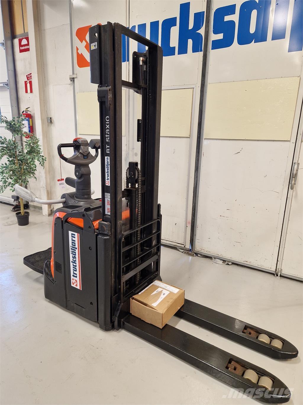 Toyota SPE120L شاحنات مناولة ذاتية الدفع