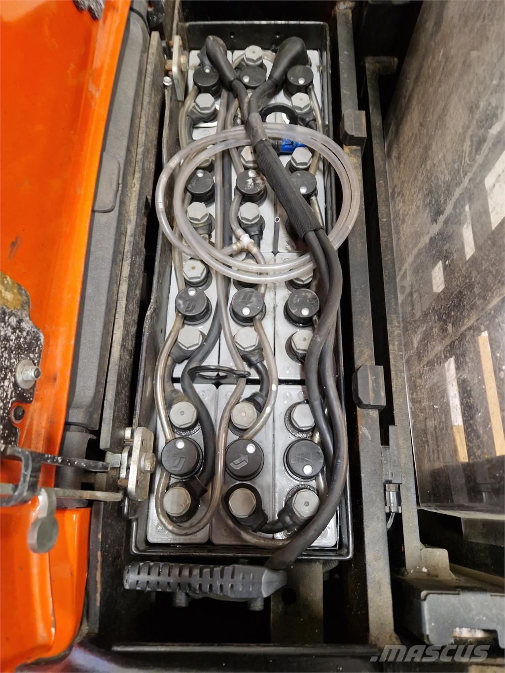 Toyota SPE120L شاحنات مناولة ذاتية الدفع