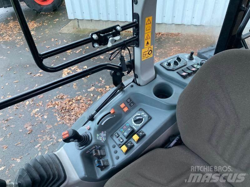 CLAAS NEXOS 240 S الجرارات
