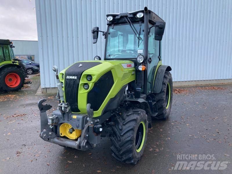 CLAAS NEXOS 240 S الجرارات