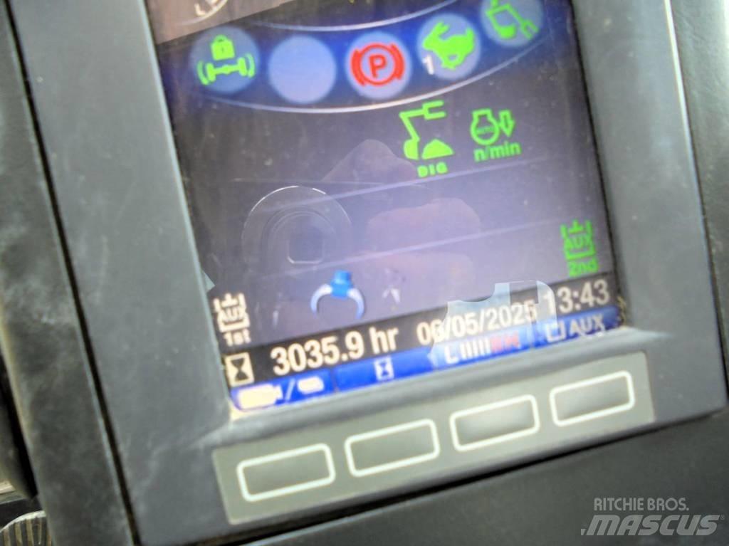 Takeuchi TB 295 W-2 حفارات بعجل