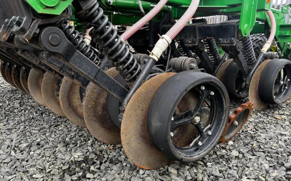 John Deere 750 A مثاقيب