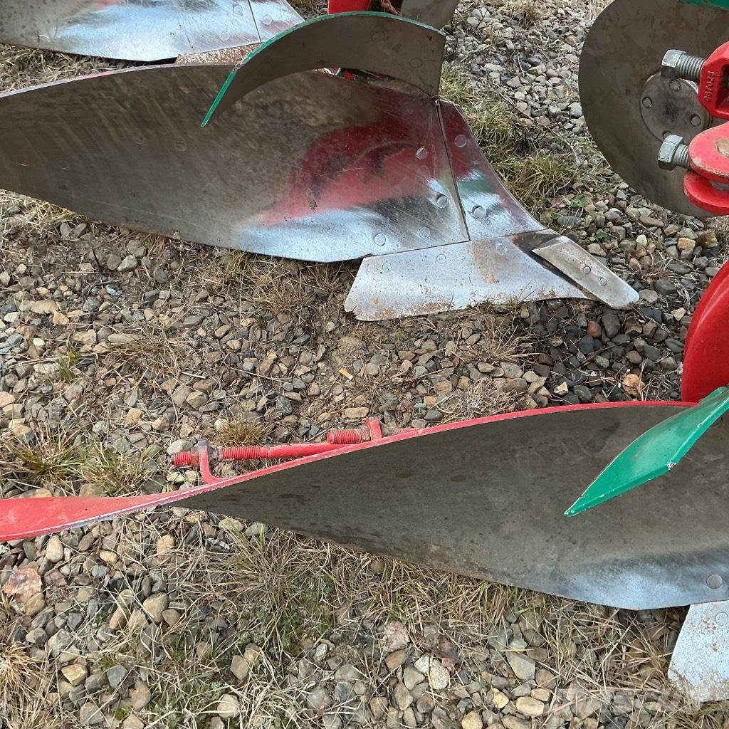 Kverneland ES85 محاريث عكسية