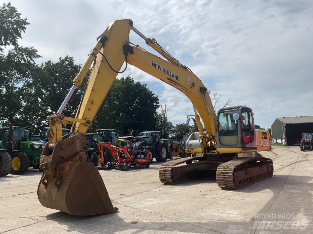 New Holland E 305 حفارات زحافة