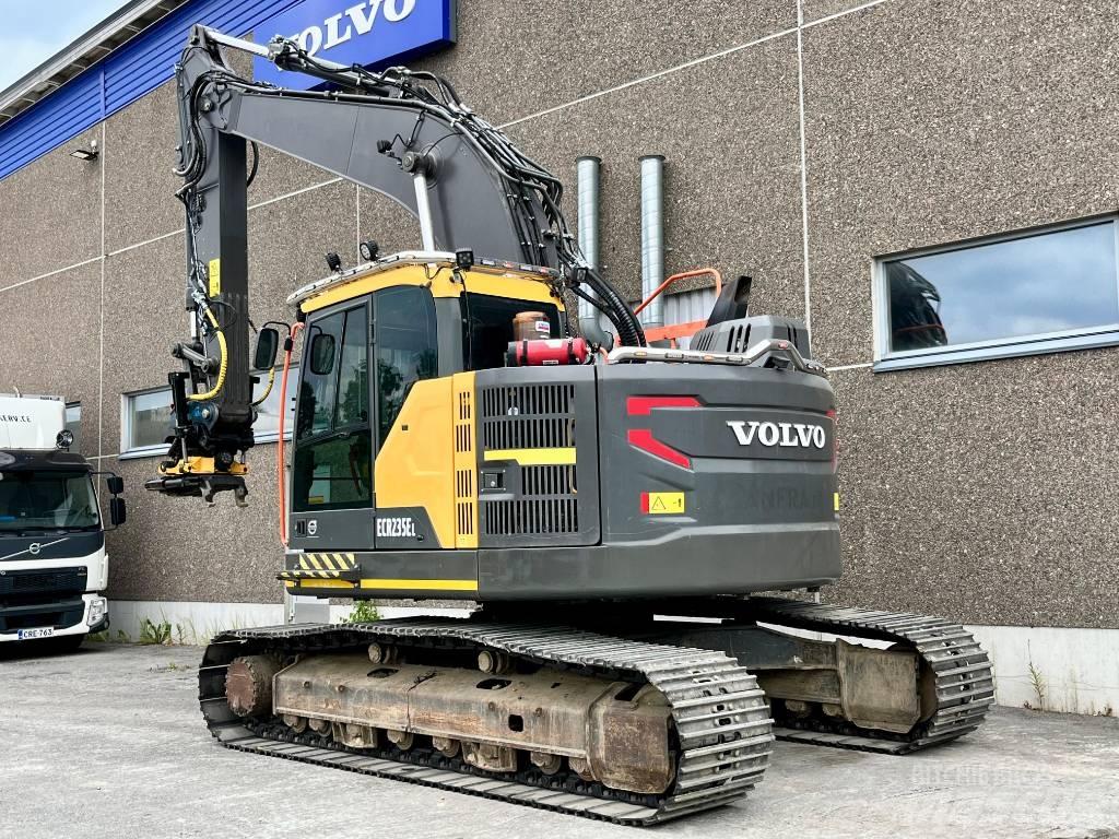 Volvo ECR 235 E حفارات زحافة