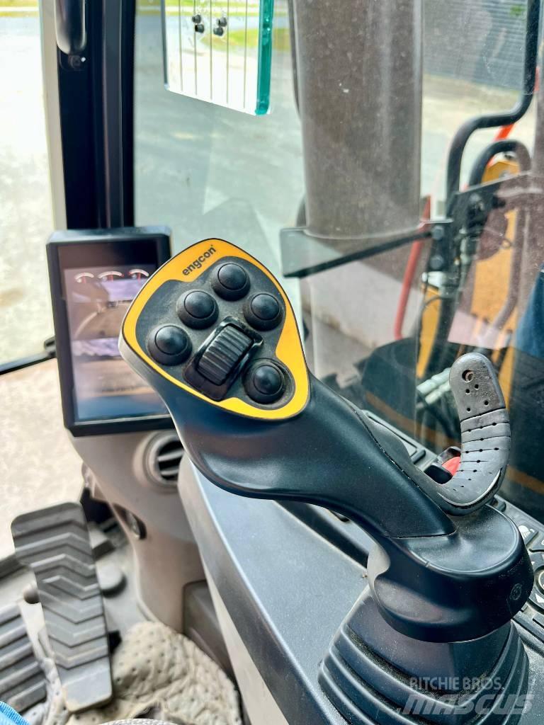 Volvo ECR 235 E حفارات زحافة