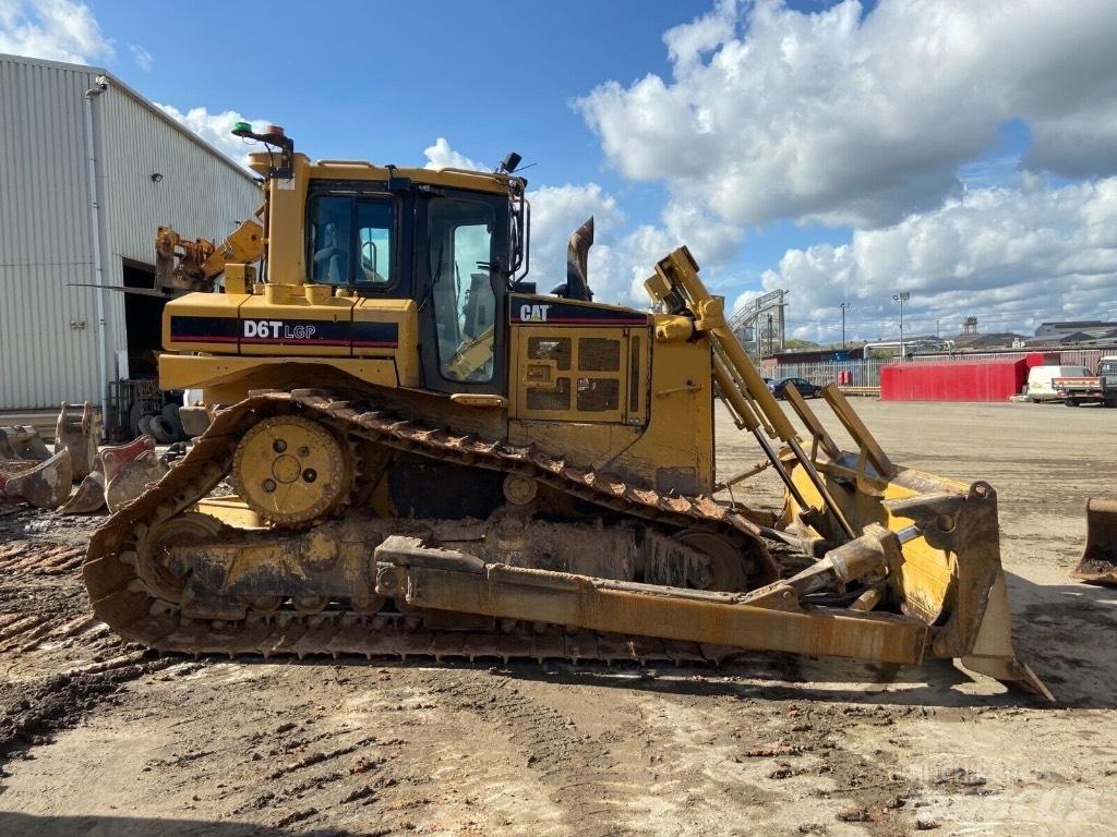 CAT D 6 T LGP بلدوزرات مجنزرة