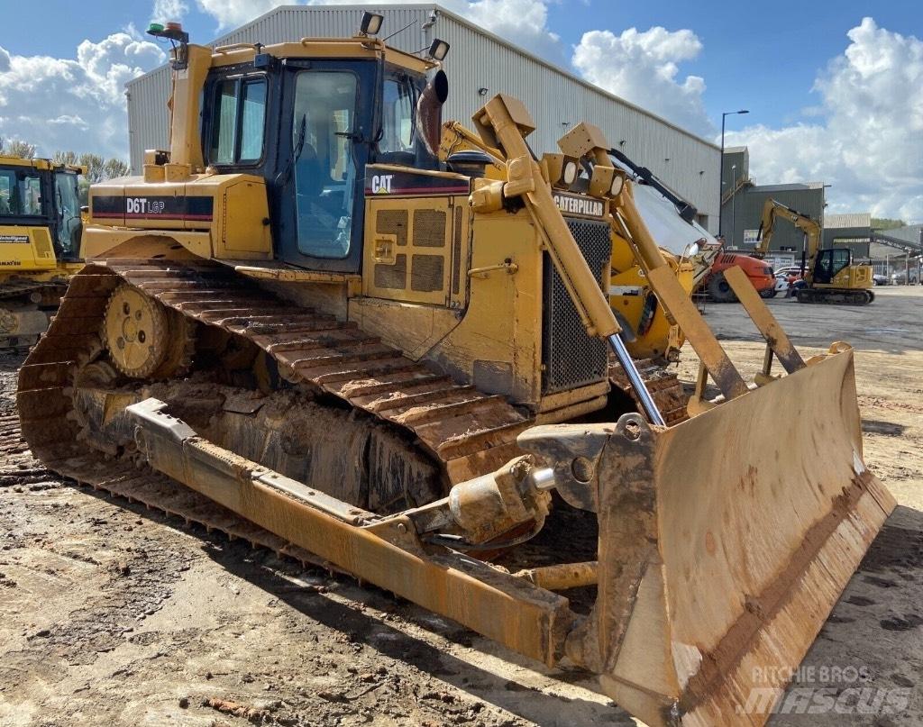 CAT D 6 T LGP بلدوزرات مجنزرة