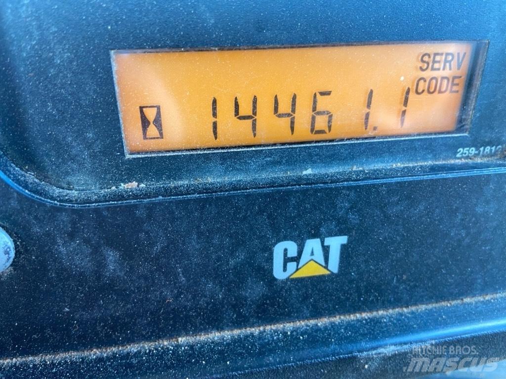 CAT D 6 T LGP بلدوزرات مجنزرة