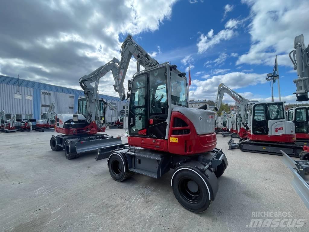 Takeuchi TB 370W حفارات بعجل