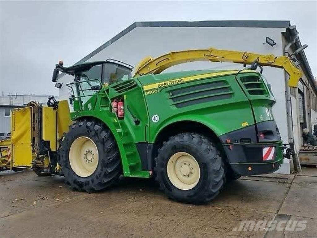John Deere 8600 علافات ذاتية الدفع