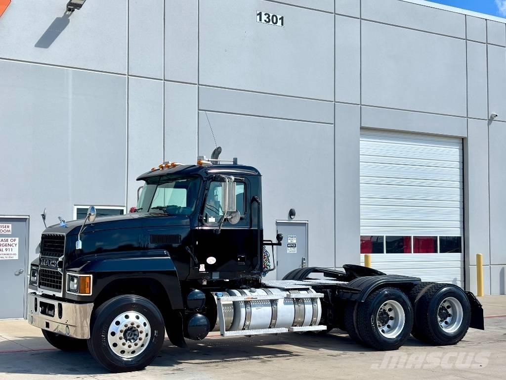 Mack Pinnacle وحدات الجر