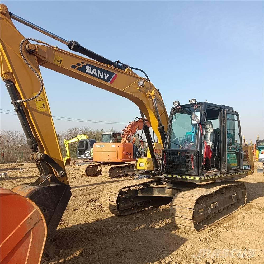 Sany SY135C حفارات زحافة