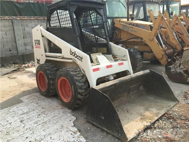 Bobcat S 130 لوادر انزلاقية التوجيه