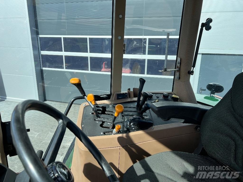 John Deere 7710 PQ الجرارات