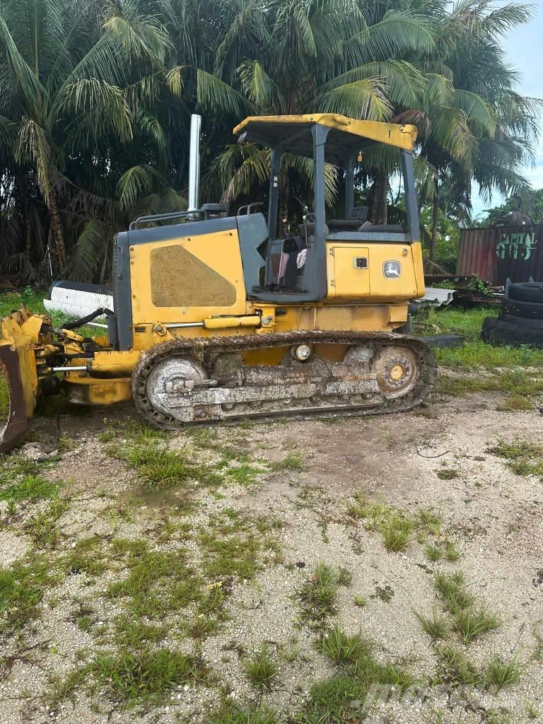 DEERE 450J LT بلدوزرات مجنزرة