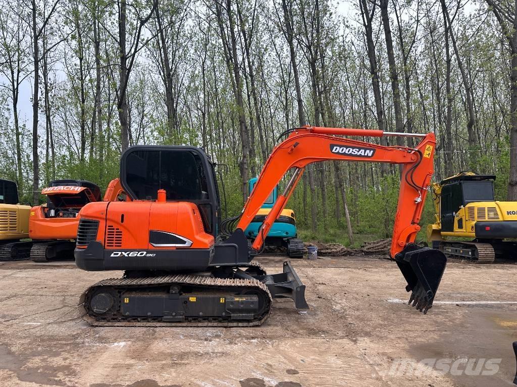 Doosan DX60 حفارات زحافة