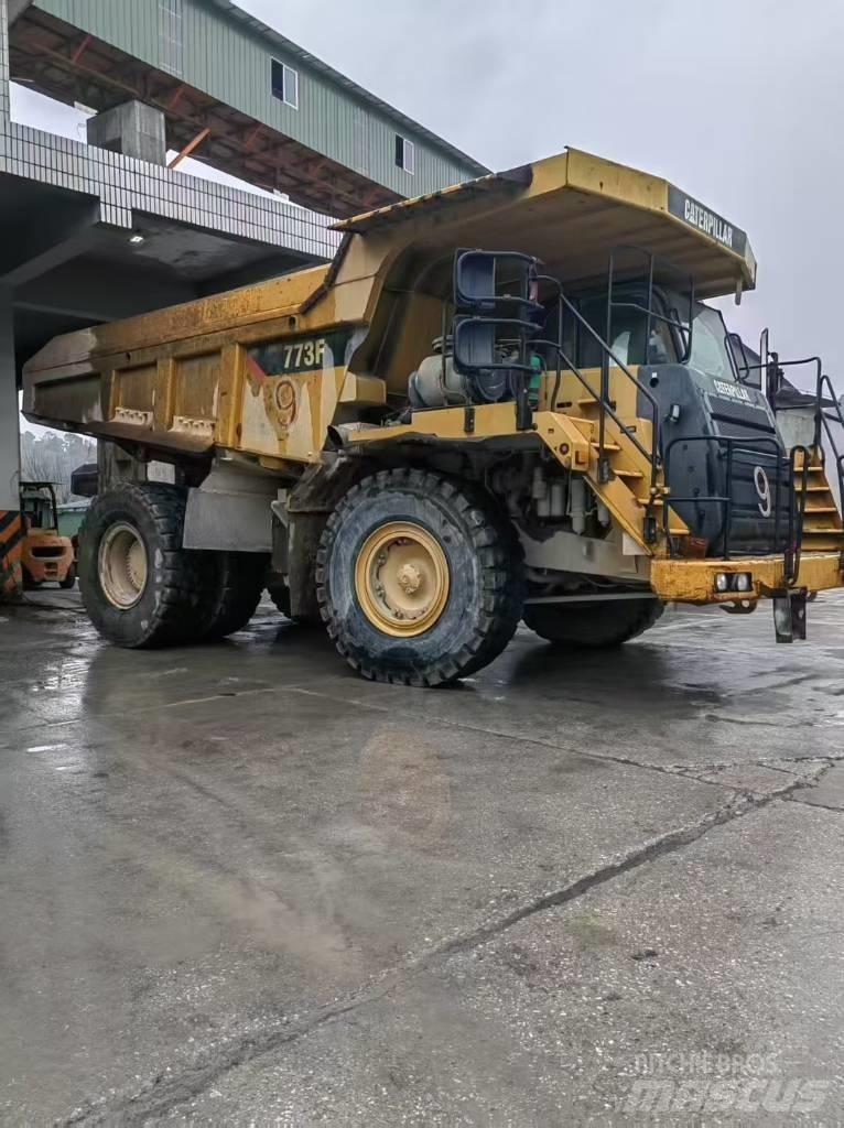 CAT 777E ساحبات مفصلية
