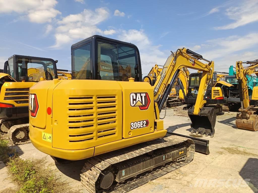 CAT 306 E2 حفارات زحافة