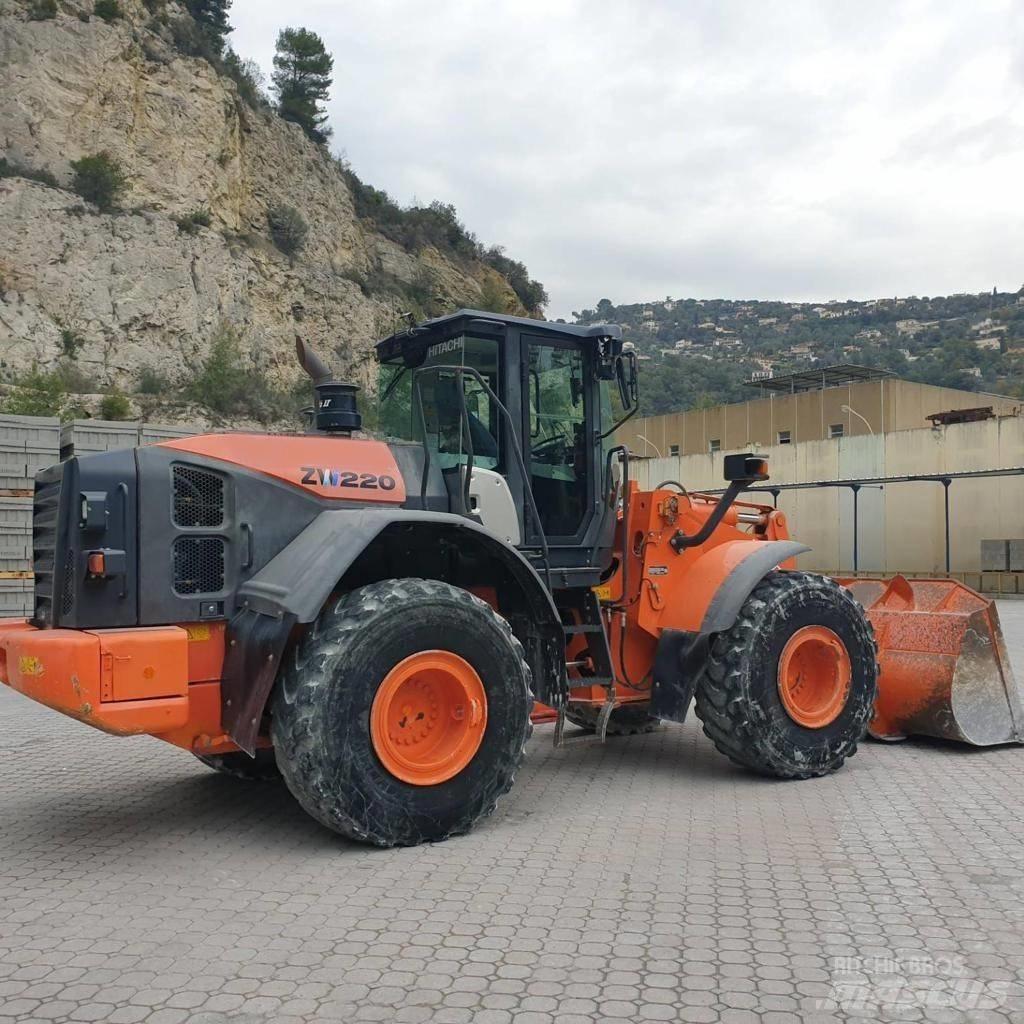 Hitachi ZW 220-5 لوادر بعجل