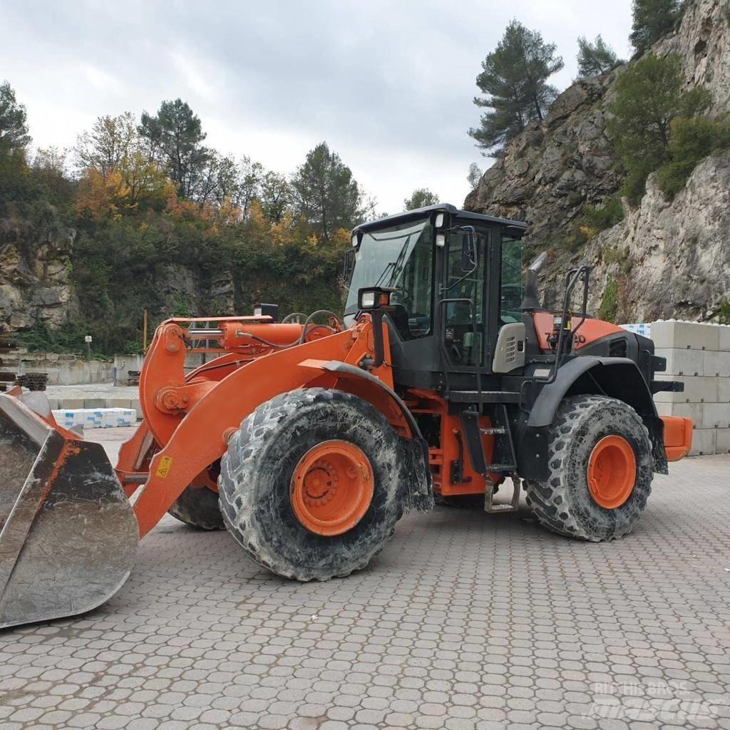 Hitachi ZW 220-5 لوادر بعجل
