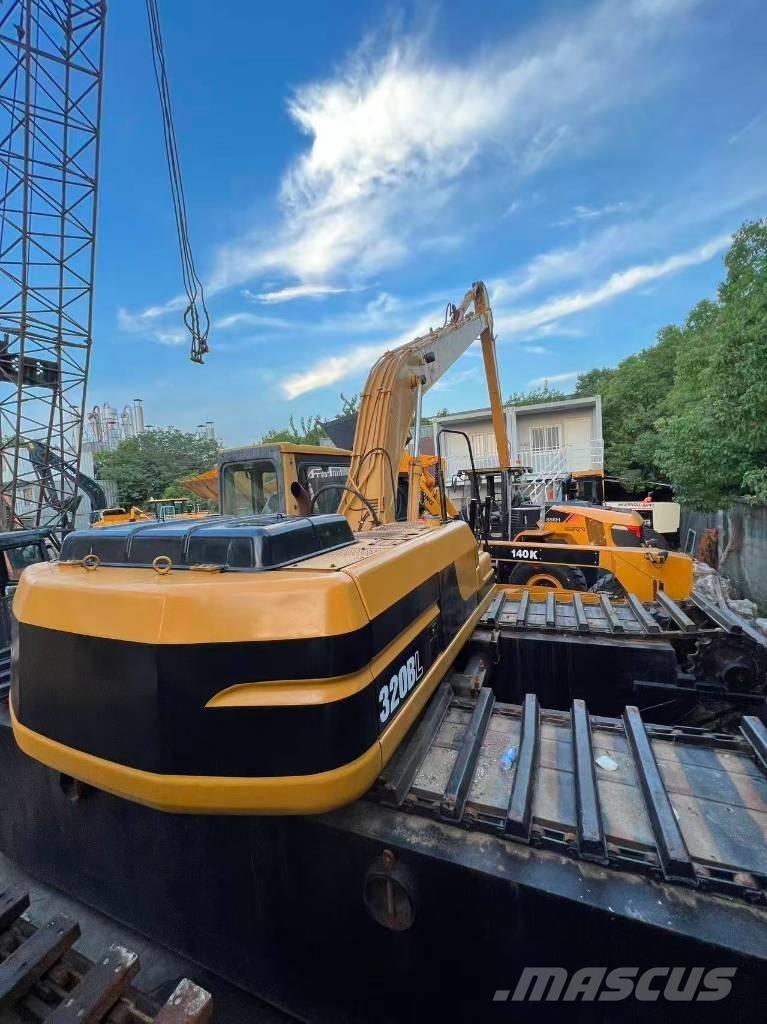 CAT 320 B L حفارات زحافة