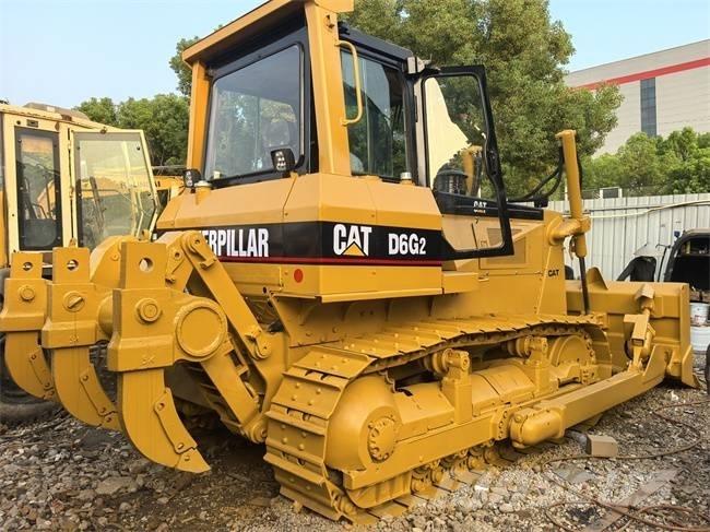 CAT D 6 G LGP II بلدوزرات مجنزرة