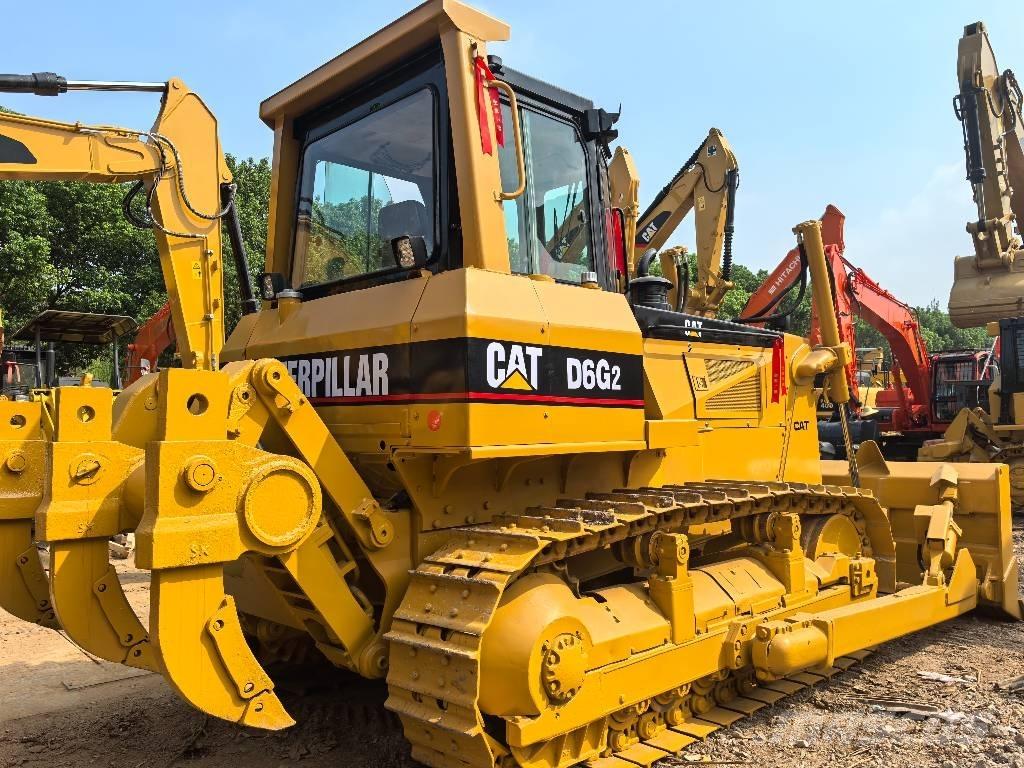 CAT D 6 G LGP II بلدوزرات مجنزرة