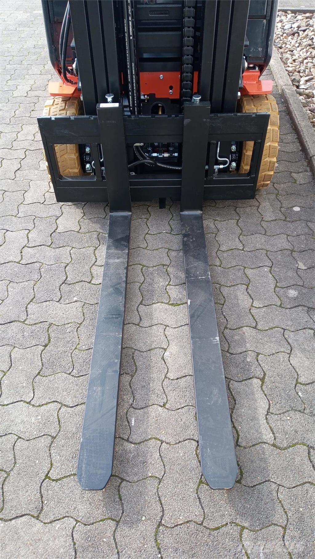 Toyota 60-9FBEK16T شاحنات ذات رافعات شوكية تعمل بالكهرباء