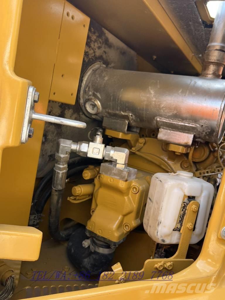 CAT 310 حفارات زحافة