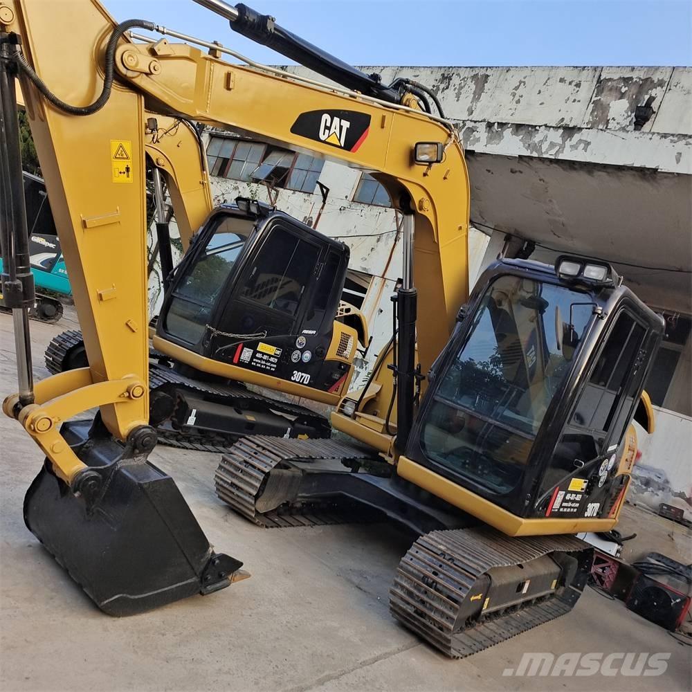 CAT 307 D حفارات وسط 7 طن - 12 طن