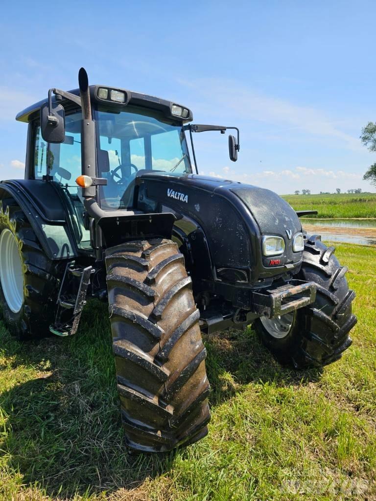 Valtra N 101 الجرارات