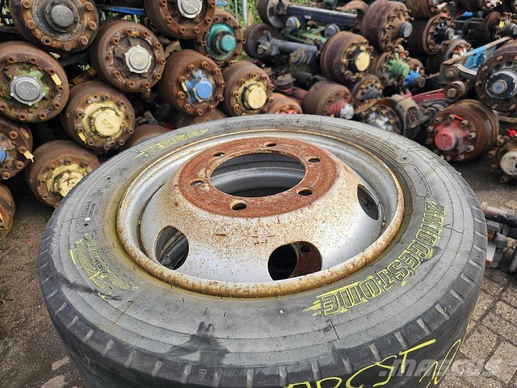 Bridgestone R 168 شاحنات مسطحة/مفصلية الجوانب