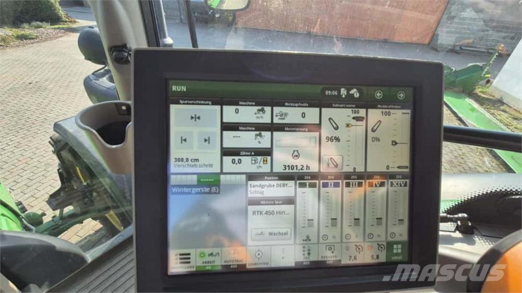 John Deere 6130R الجرارات