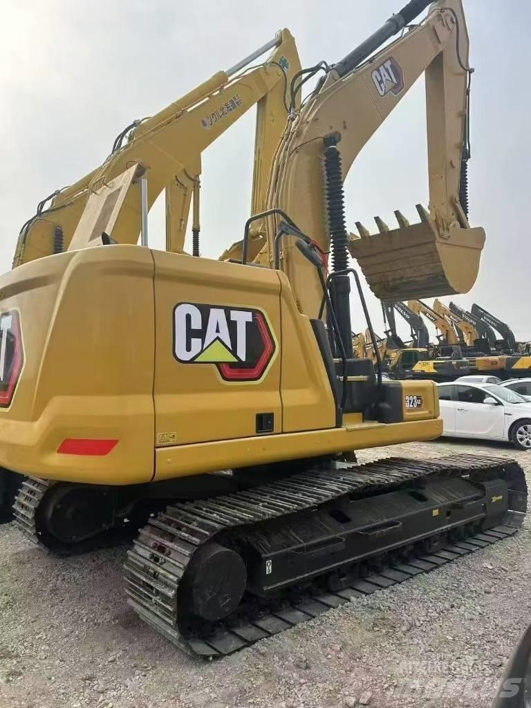 CAT 323 حفارات زحافة