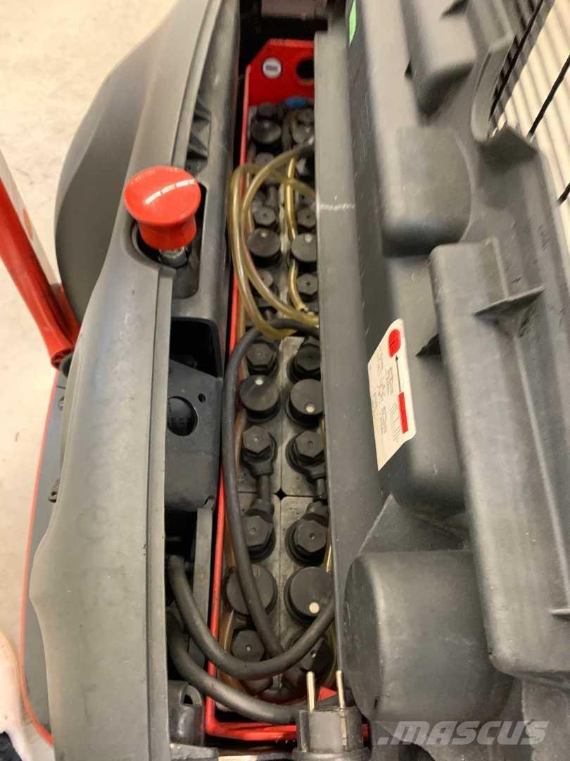 Linde L12 شاحنات مناولة ذاتية الدفع