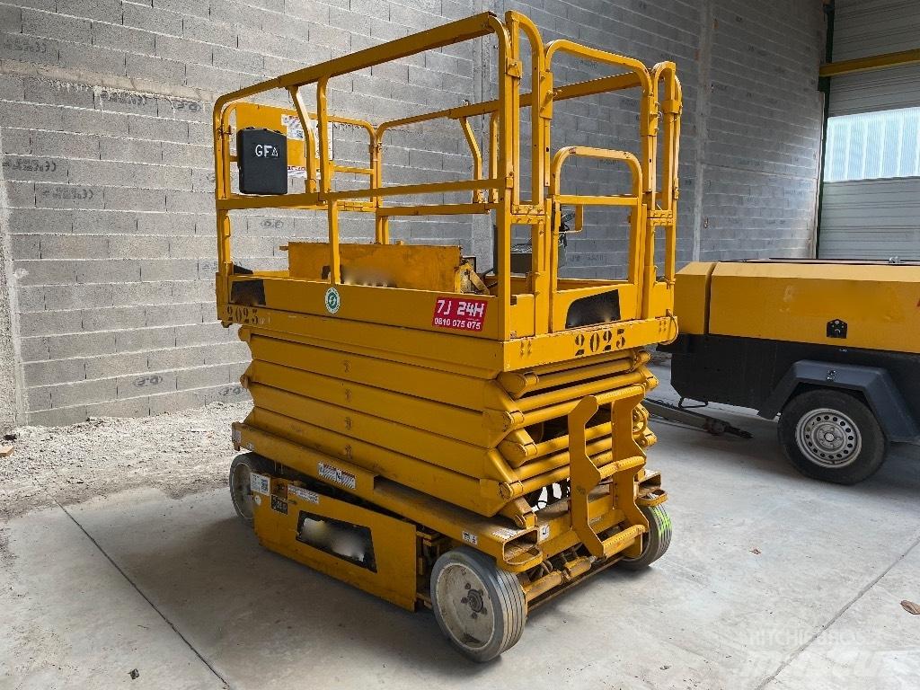 JLG 3246 ** A REPARER** رافعات مقصية الشكل